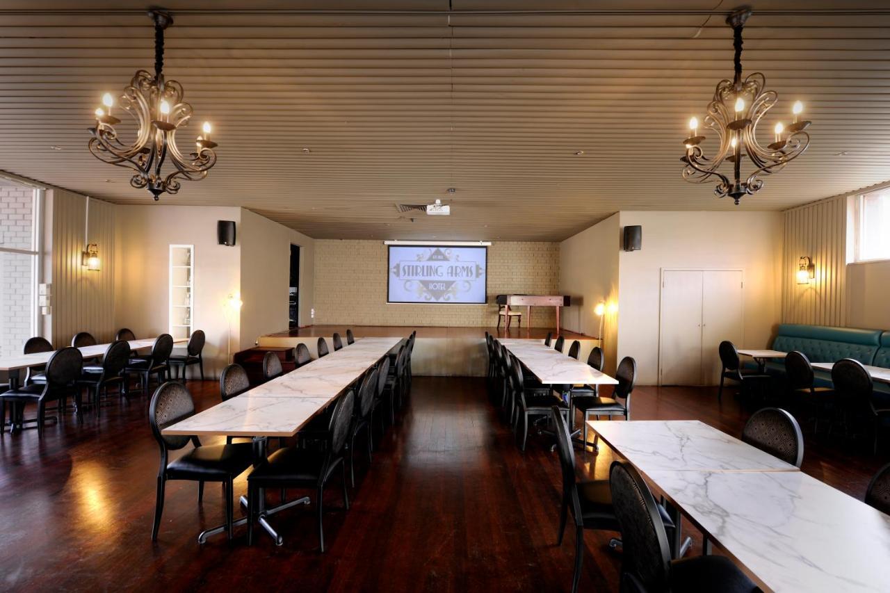 The Stirling Arms Hotel Perth Esterno foto